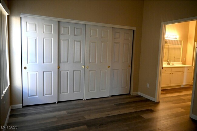 Building Photo - 10245 S Maryland Pkwy