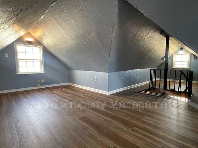 Building Photo - 3 Poplar St