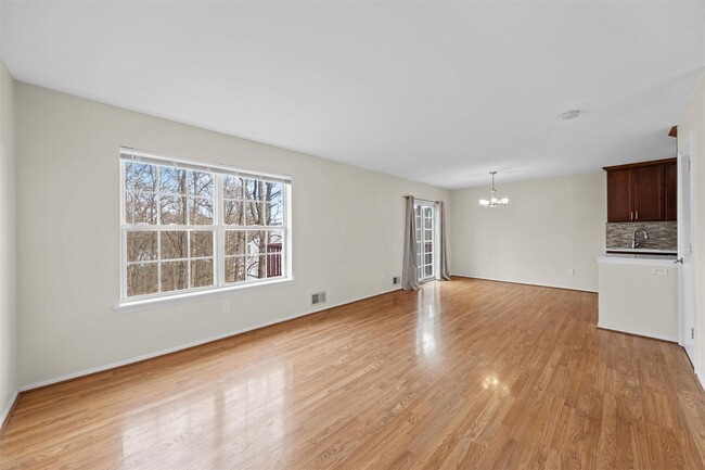 Building Photo - 4 Woodbine Dr