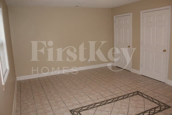 Building Photo - 9440 Port Royal Dr