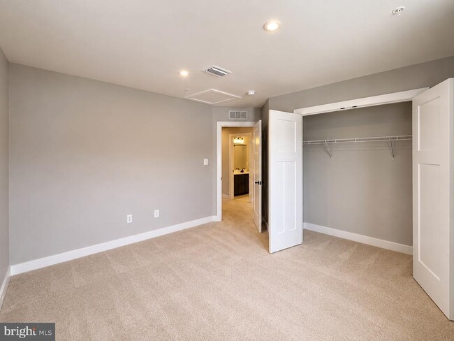 Building Photo - 6809 Ballenger Run Blvd