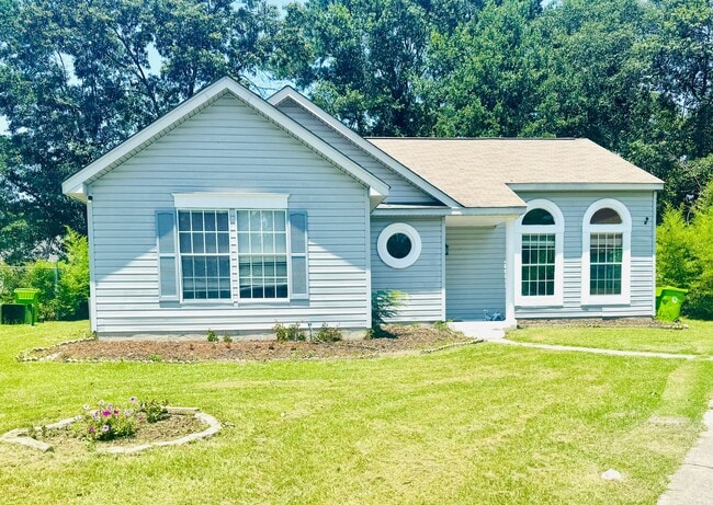 Primary Photo - NE columbia! 3/2 home will not last long!