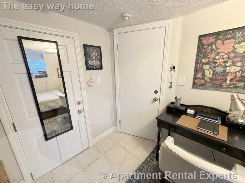 Building Photo - 519 Main St