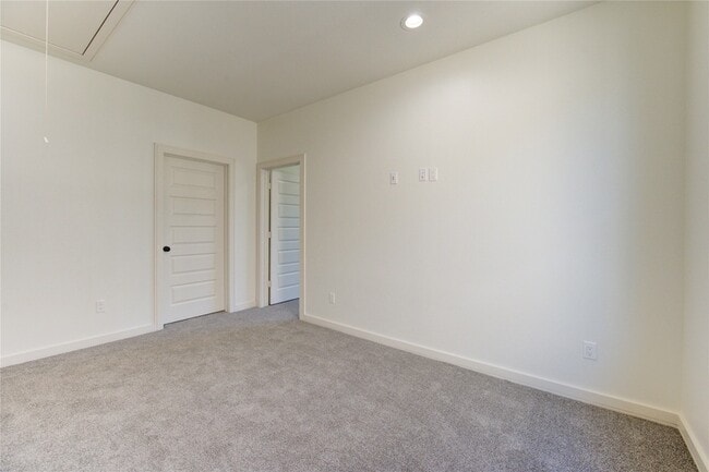 Building Photo - 2922 El Fenice Ln