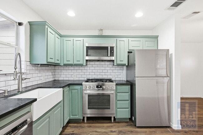 Building Photo - 2003 Tillery St