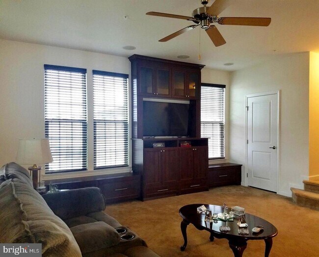 Building Photo - 611 Washington Sq