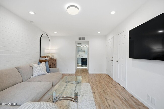 Building Photo - 4925 N 73rd St