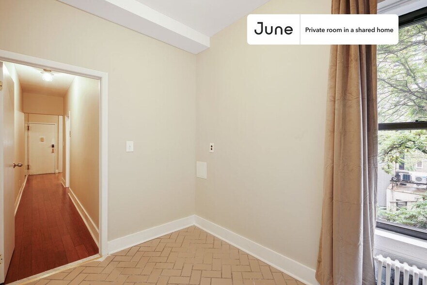 Building Photo - Private bedroom in 3 bed/2 bath Home