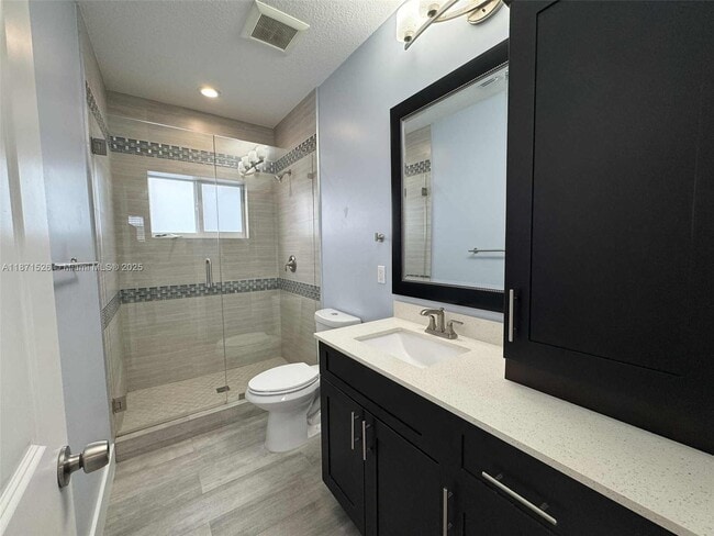 Building Photo - 1315 Royal Palm Dr