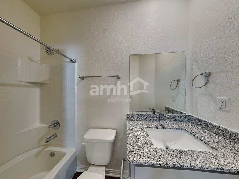 Building Photo - 457 Pebble Bend