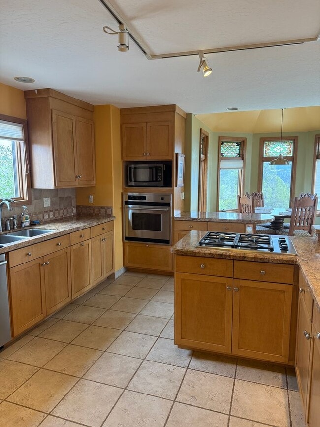 Building Photo - Charming Southwestern Stucco Home