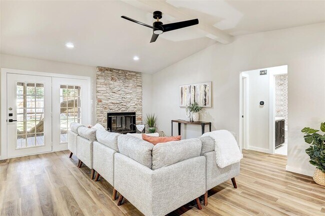 Building Photo - 402 Mulberry Dr