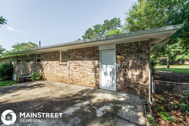 Building Photo - 204 Oxford Way