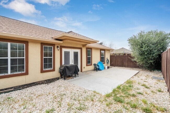 Building Photo - 215 Javier Dr