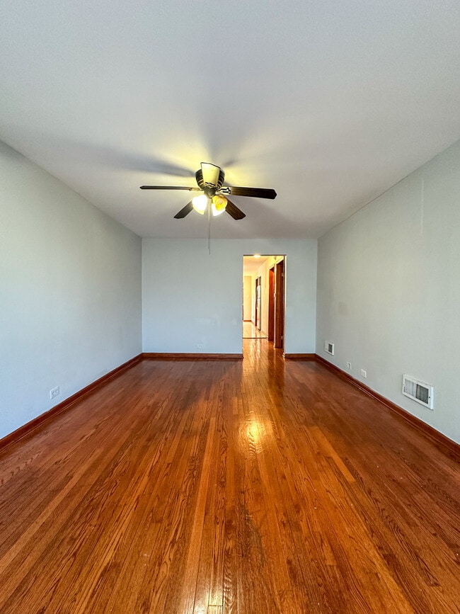 Building Photo - 8626 S Damen Ave