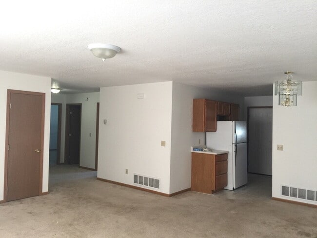 Building Photo - 94 Stiles Ave