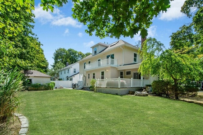 Building Photo - 231 Lagrange St