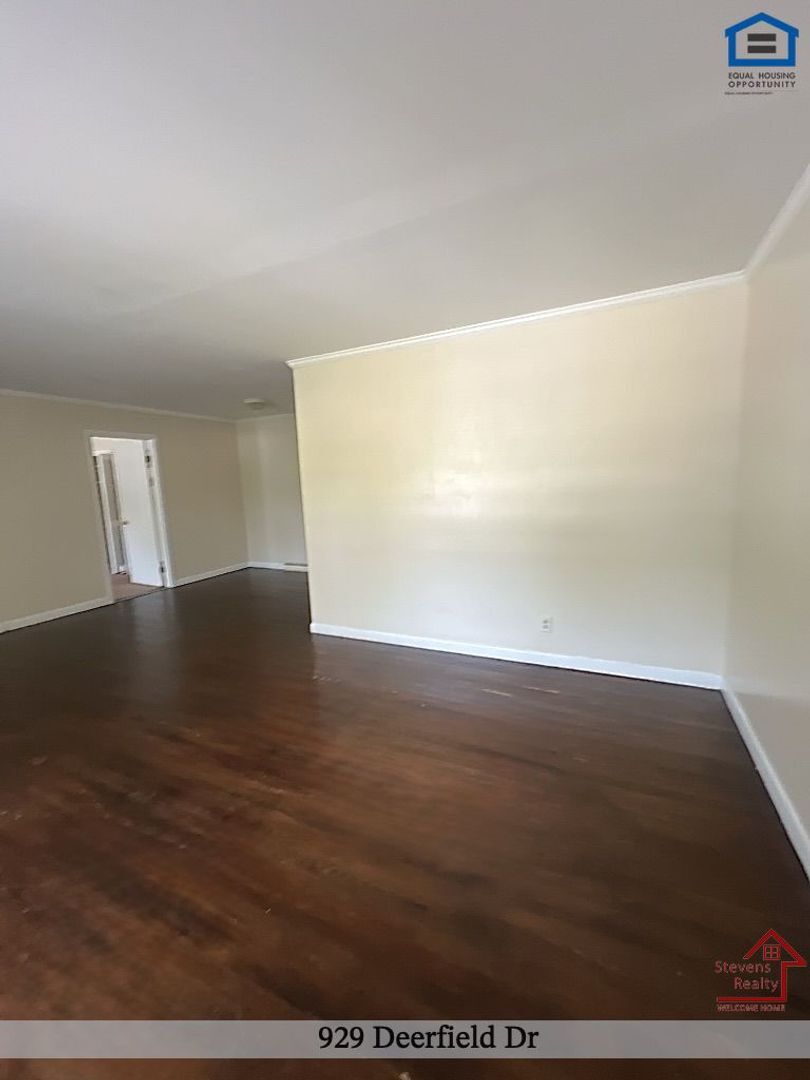 Building Photo - 929 Deerfield Dr