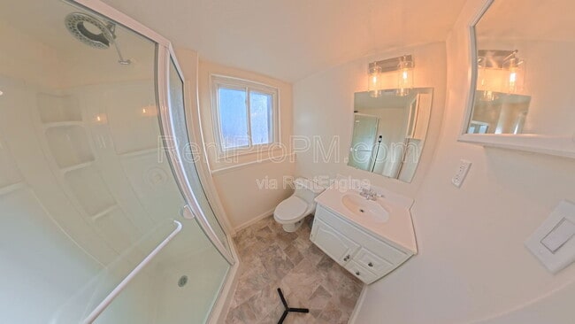 Building Photo - 1028 Skyline Dr