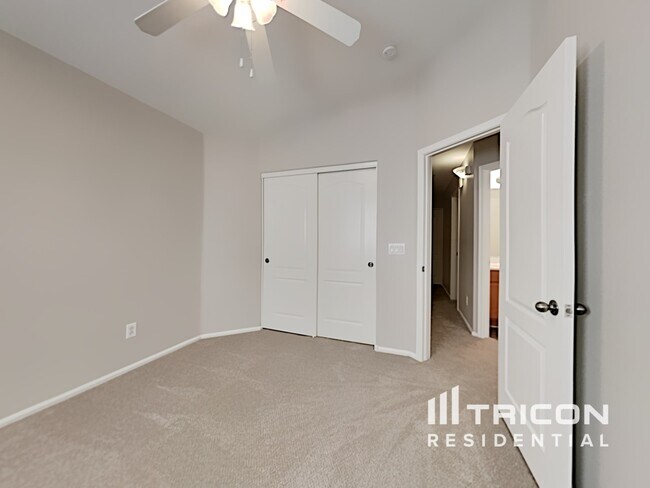 Building Photo - 7906 S 46th Ln