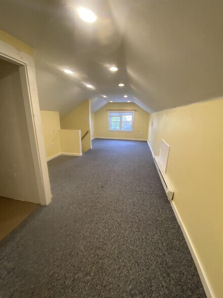 Building Photo - 67 Bristol Rd