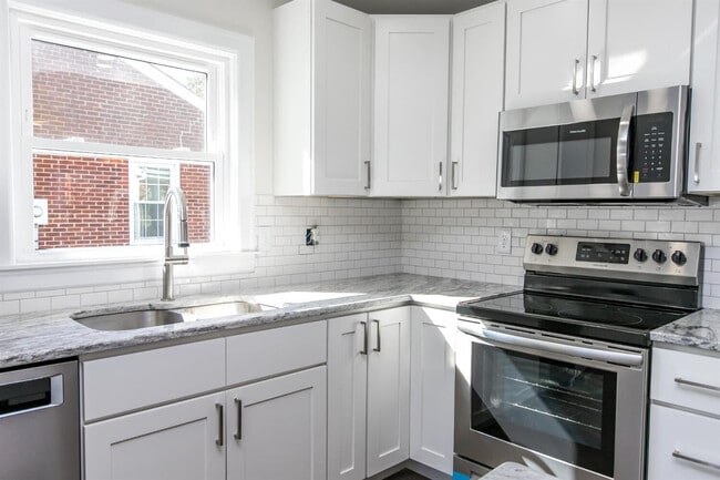 Building Photo - 564 Claymont Dr