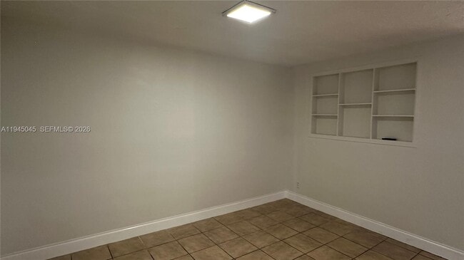 Building Photo - 732 Moffett St