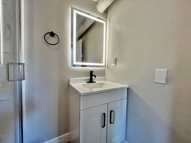 Building Photo - 422 Towner Ave NW