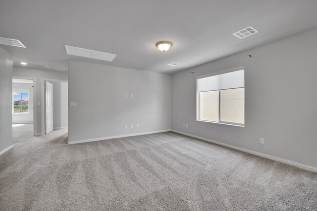 Building Photo - Gorgeous 5 Bedroom home!