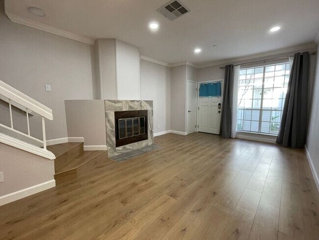 Building Photo - 964 Belmont Terrace