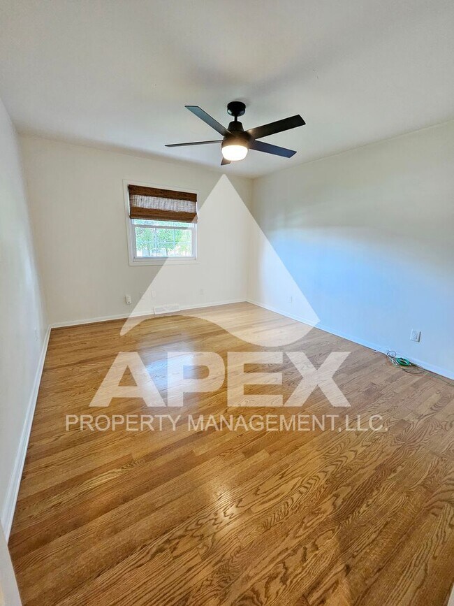 Building Photo - Renovated & Stunning - Single level Brick ...