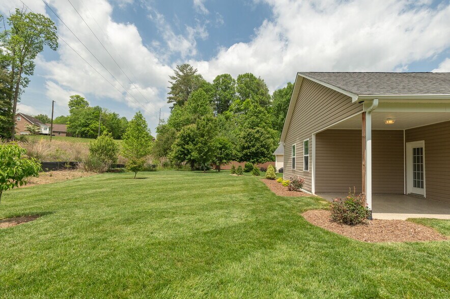 Building Photo - 35 Foxtail Ct