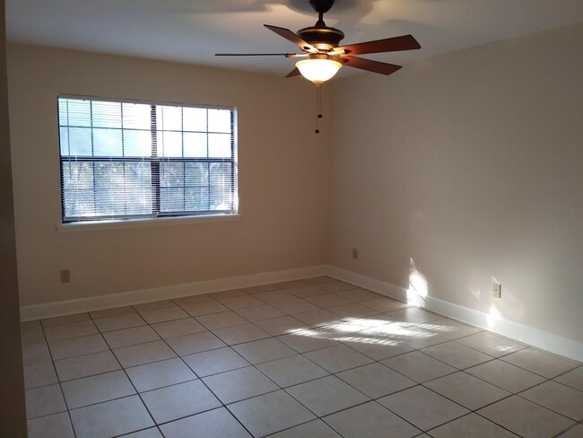 Building Photo - 1000 N Duval St