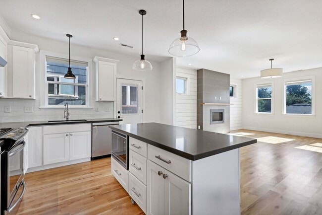 Building Photo - DESIRABLE CRESTON-KENILWORTH / CORNER LOT, LUXURY 4 BEDROOM, TWO EN-SUITES W/FULL BATHS