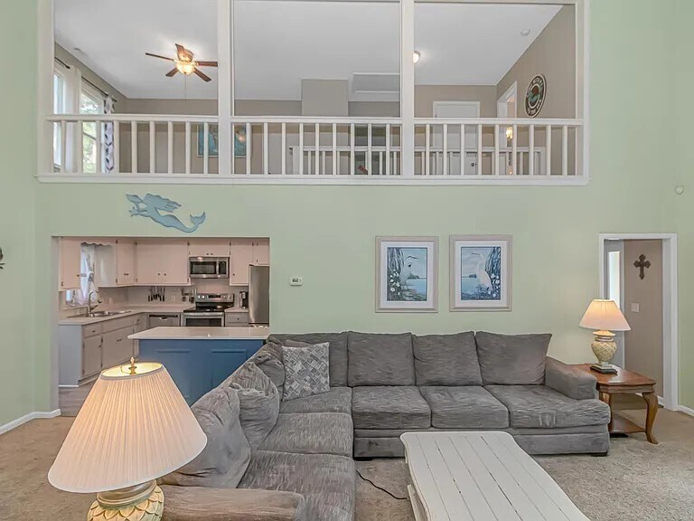 view of 2nd fl sitting area - railing has been closed in - 163 Parkview Dr