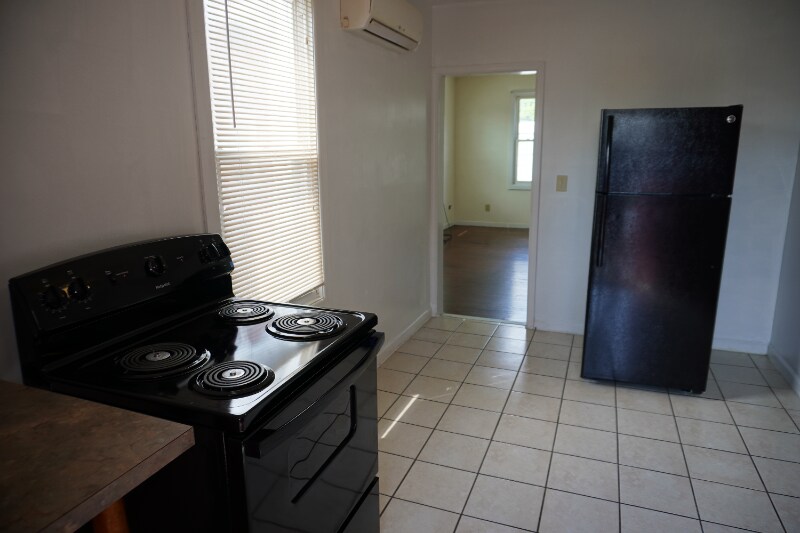 Building Photo - 3031 Hamilton Ave