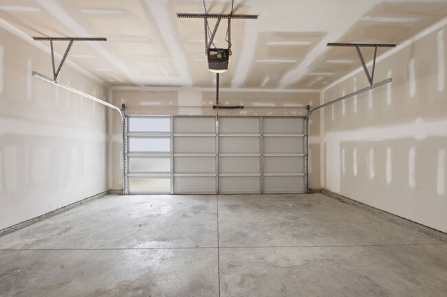 Building Photo - Modern 4-Bedroom Nashville Home with Sleek Contemporary Finishes