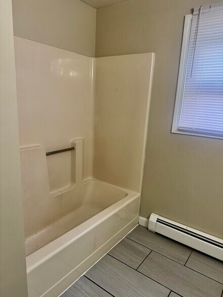 Building Photo - 56 Hyacinth St