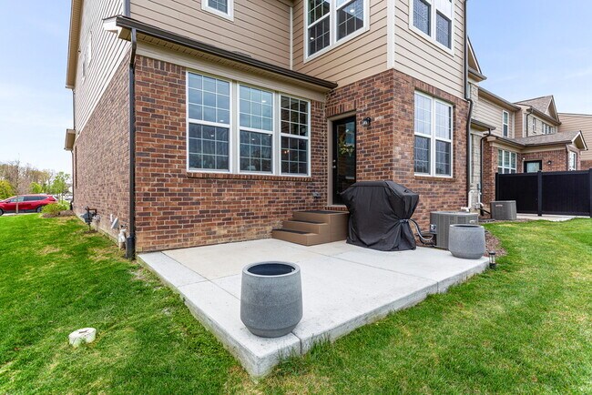 Building Photo - 1675 Addison Cir