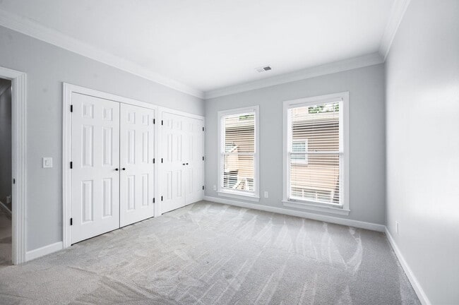 Building Photo - Charming 2BR/2BA condo in Green Hills!