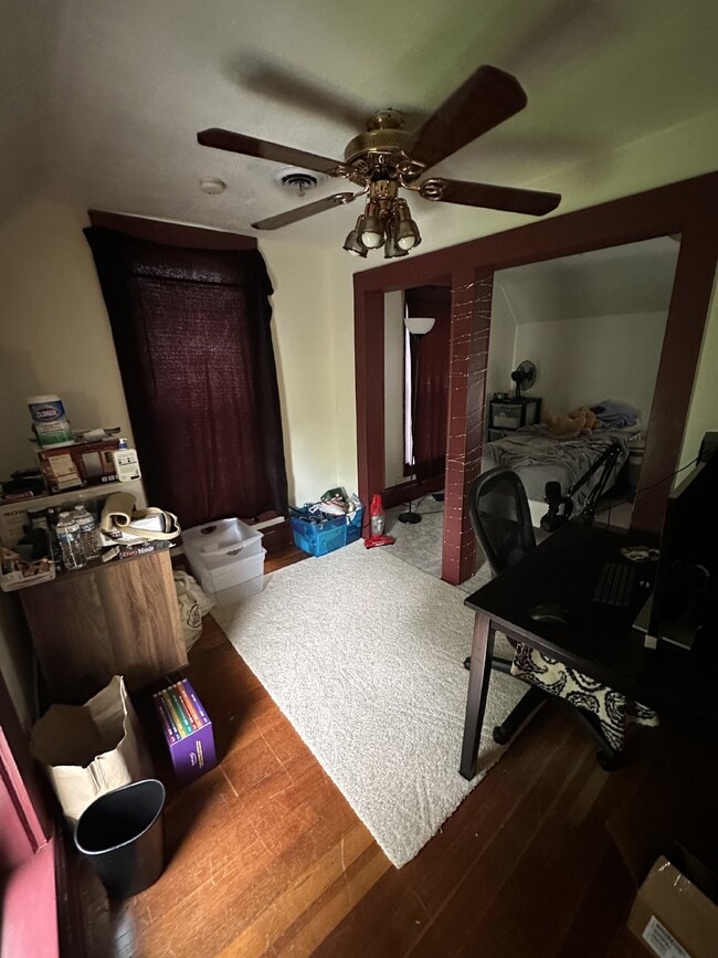 Building Photo - Awesome 3 bedroom 1 bath - available for J...