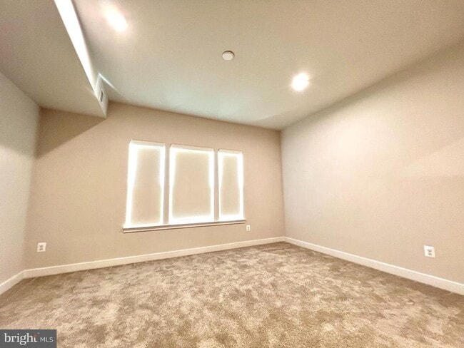 Building Photo - 4322 Ellipse Ter