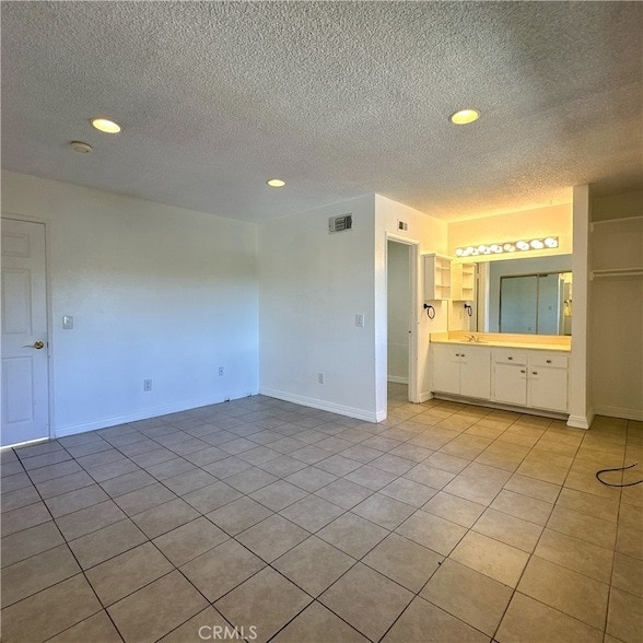 Building Photo - 10235 Lurline Ave