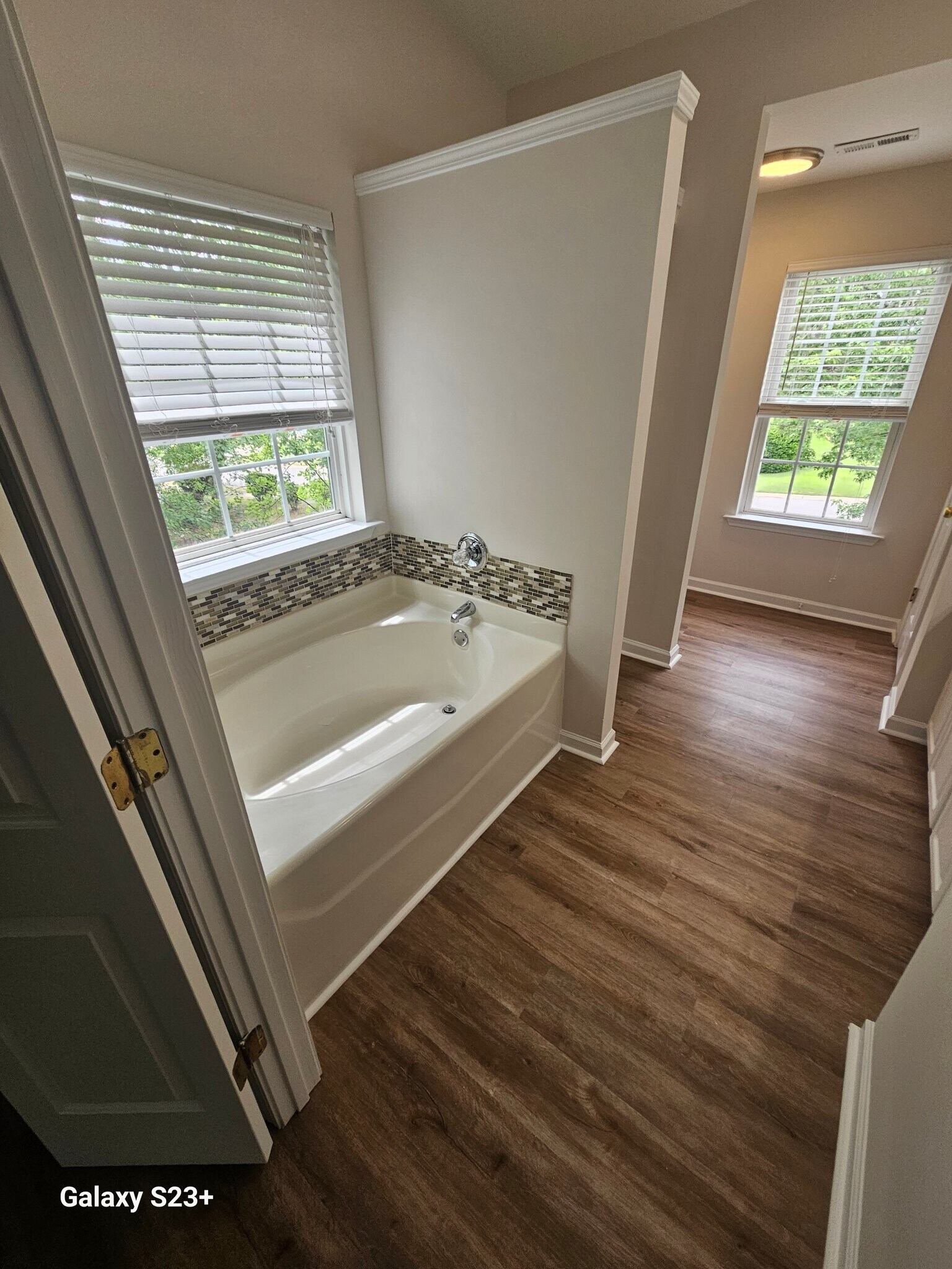 Building Photo - 304 Oak Cove Dr