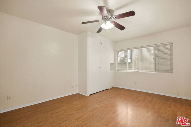 Building Photo - 161 W Channel Rd