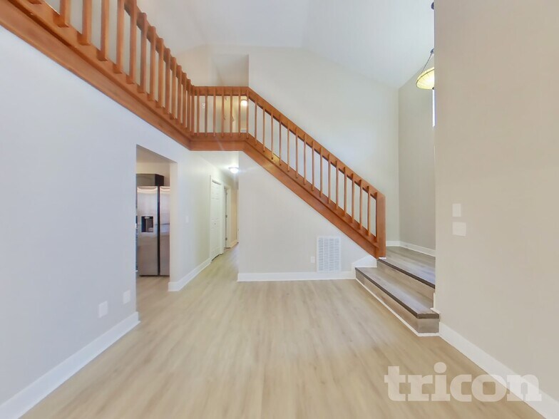Building Photo - 2405 Ravine Dr