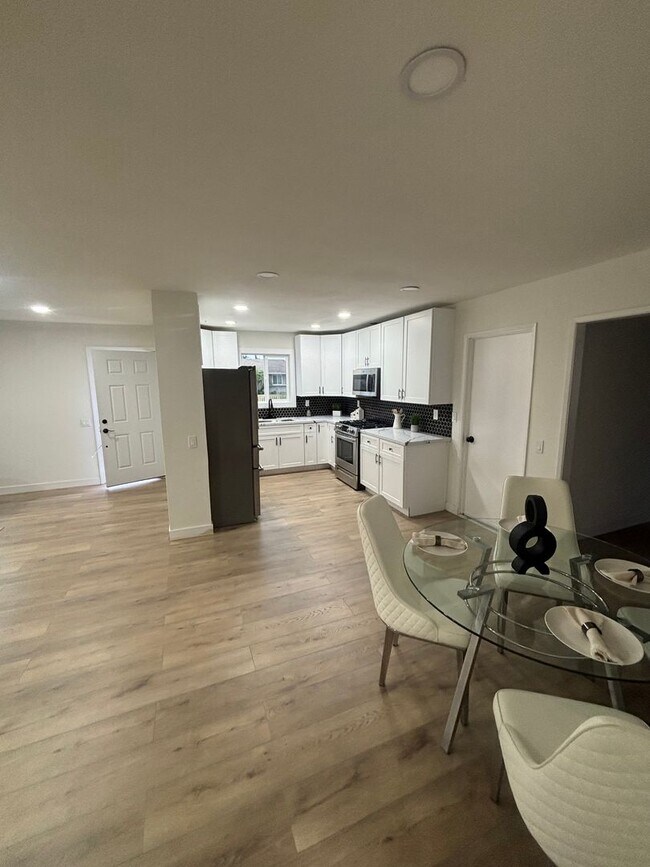 Building Photo - Remodeled 3 bedroom with PAID solar