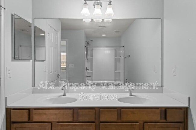 Building Photo - 6881 Woody Vine Dr