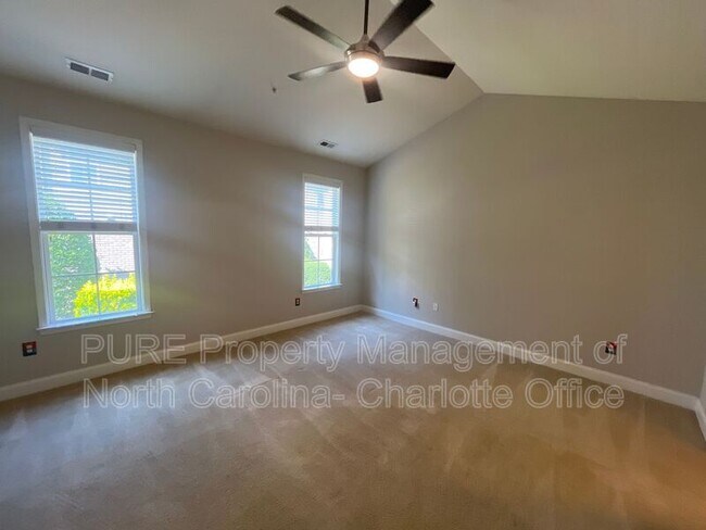 Building Photo - 8915 Rosalyn Glen Rd