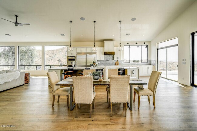 Building Photo - 301 E Jomax Rd